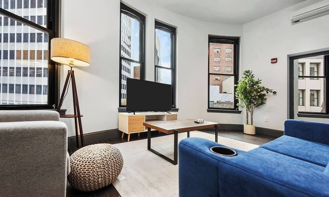 Downtown Pittsburgh Apartment | Cozy 1BR Downtown Pittsburgh – Walk to Stadiums