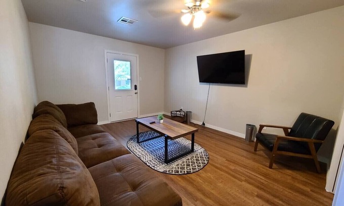 Temple Apartment | Cozy 1BR Duplex | Near Baylor Scott & White