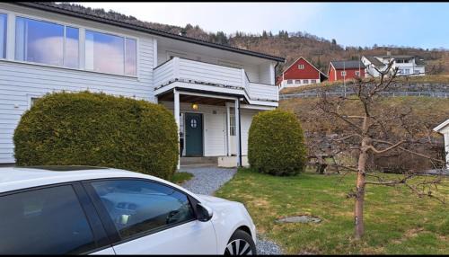 Sogndal Apartment | Cozy 1BR in city centre, with parking!