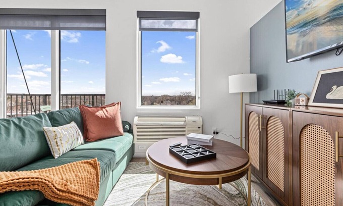 Lyn-Lake Apartment | Cozy 1BR Lyn-Lake | Modern Amenities & Walkable