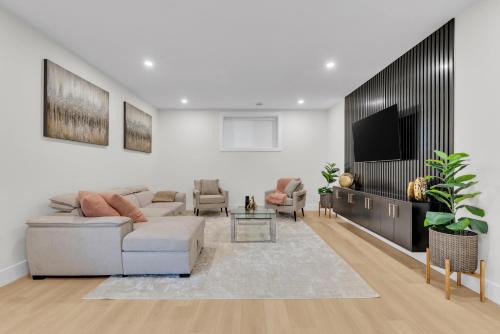 Southwest Calgary Apartment | Cozy 1BR Pullout Couch Discovery Ridge