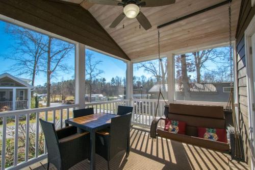 Upward House | Cozy 1BR Tiny Home with Pool Access and Free Tix