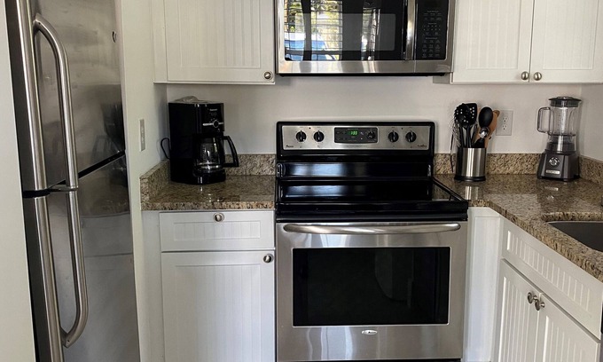 South Rehoboth Cottage | Cozy 1BR1BA cottage1 block to beach and boardwalk and 3 min walk to Rehoboth Ave