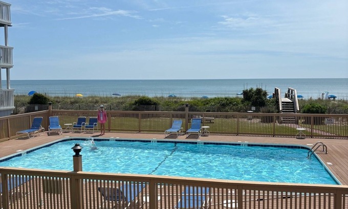 Wilmington Beach Condo | Cozy 1st floor 1 bedroom oceanfront condo in Carolina Beach