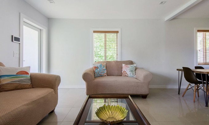 Miami Shores House | Cozy 2/1 Home, wraparound yard, free parking, gazebo!