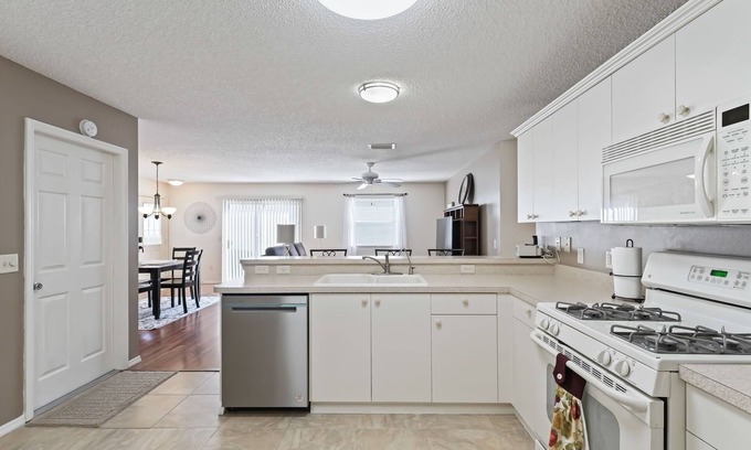 Belvedere Villa | Cozy 2/2 Patio Villa: Enjoy Florida Living at Its Finest!