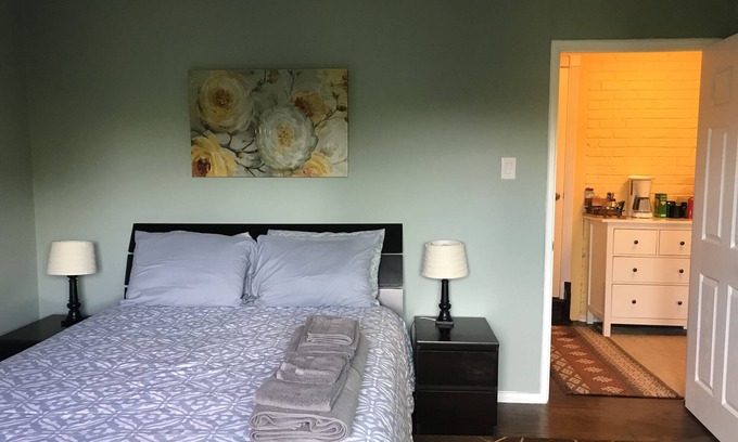 Oak Knoll - Redwood Park House | Cozy 2 bd,1 bt private unit in Redwood City perfect for traveling professionals