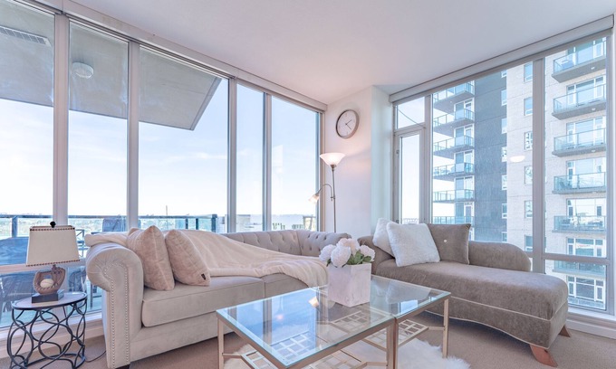 Victoria Park Condo | Cozy 2 Bd Condo DT-Stampede/17th Ave/ Saddledome