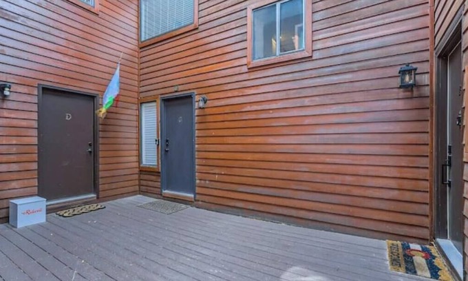 Whittier House | Cozy 2 BDR Home in Boulder with Hot Tub