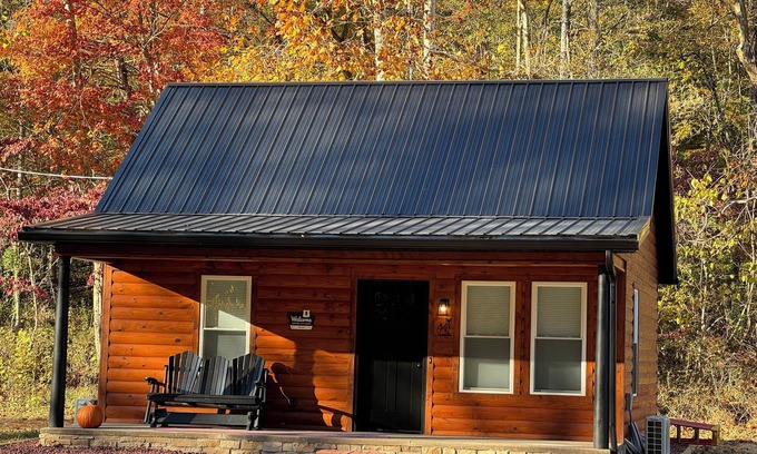 Argillite Cabin | Cozy 2-Bdrm Cabin Fox Den- near Greenbo Lake State Park