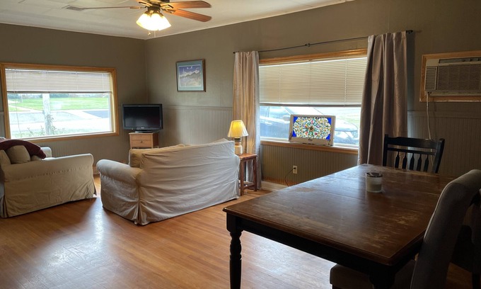 Pomeroy House | Cozy 2+bed/1bath in quiet neighborhood