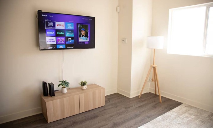 Corona Condo | Cozy 2-bed, 2-bath condo WiFi, AC, near lake and shopping centers in Corona.