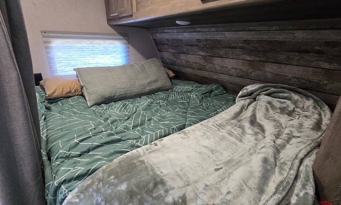 Cheboygan House | Cozy 2 bed camper near Cheboygan