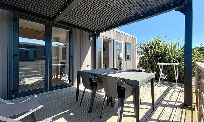 Jullouville-les-Pins House | Cozy 2-Bed Mobile Home, Walk to Beach & Shops, Heated Pool, Parking Included