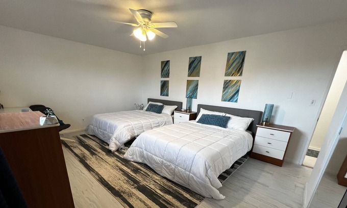 Lawndale House | Cozy 2 bed one bath close to beach, LAX and LA