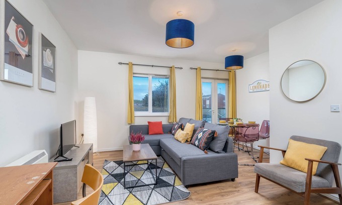 Custom House Apartment | Cozy 2 bed room Flat, Walking distance from ExCel