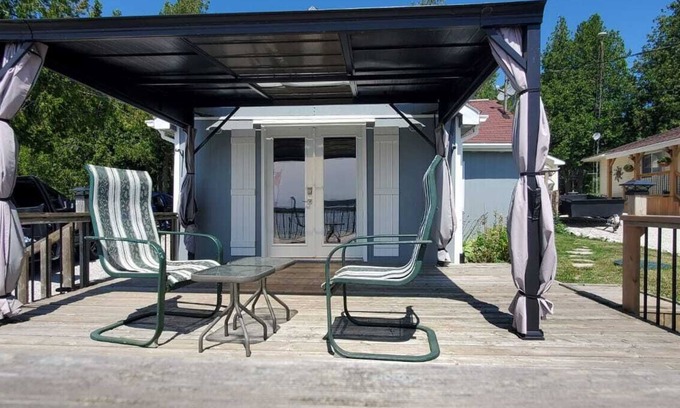 Stokes Bay Cottage | Cozy 2 bed rooms with bunkie cottage. 20 mins way from tobermory.