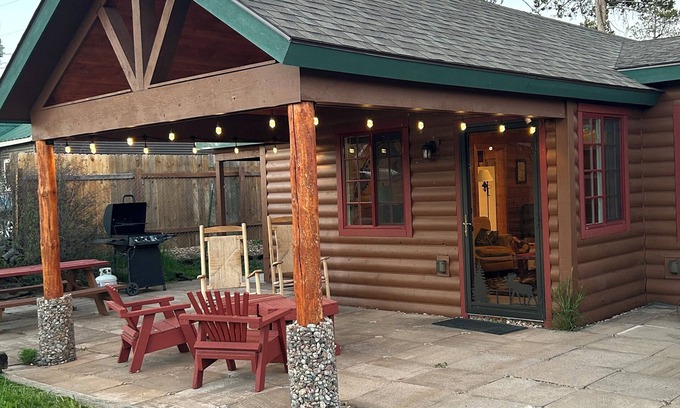 Grand Lake Cabin | Cozy 2-bedroom 2-bath cabin with WiFi. 10 minutes from RMNP west entrance!