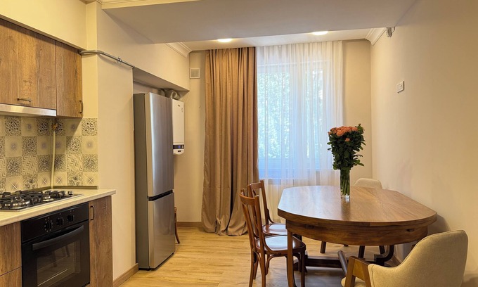 Kentron Apartment | Cozy 2-bedroom apartment in the center of Yerevan with AC/Wi-Fi