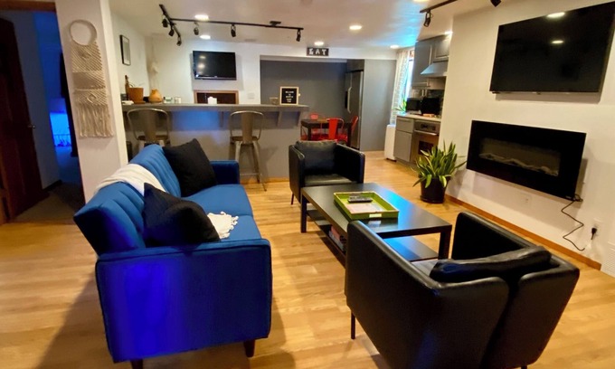 Gatewood Apartment | Cozy 2-bedroom apartment in welcoming Seattle with WiFi, AC
