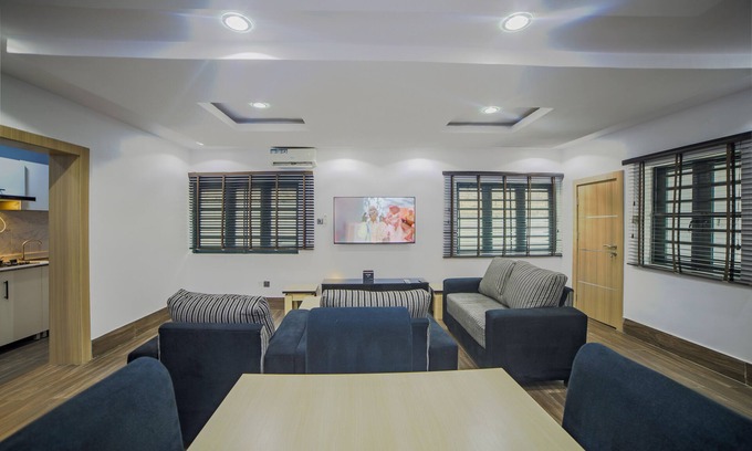 Ikeja Apartment | Cozy 2-bedroom apartment in Ikeja with AC, WiFi