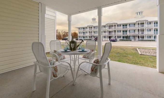 Flint Apartment | Cozy 2-bedroom apartment in fantastic Flint with AC, fitness room, WiFi