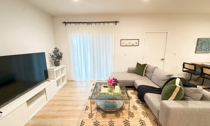 Westmont Apartment | Cozy 2-bedroom apt West University Health Sciences Pomona