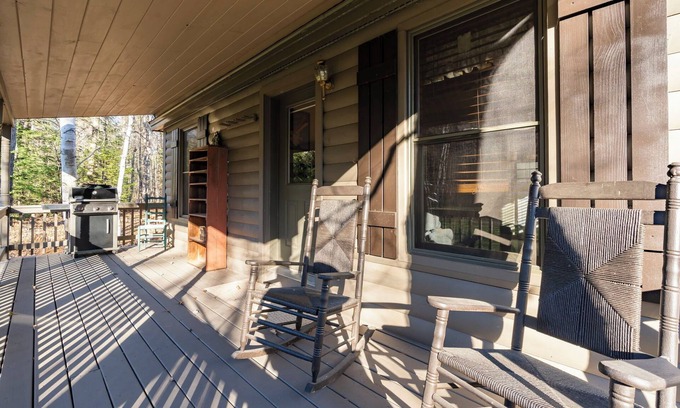Bethel Cabin | Cozy 2 Bedroom Cabin 3 miles to Sunday River