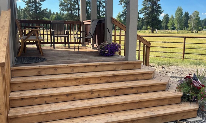 Chiloquin Cabin | Cozy 2-bedroom cabin on Cattle ranch, in Chiloquin, close to Crater LakeWiFi, AC