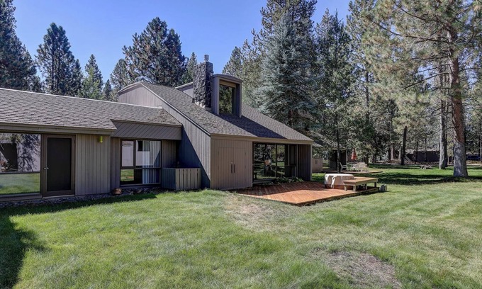 Sunriver Condo | Cozy 2-bedroom condo with WiFi and AC in charming Sunriver