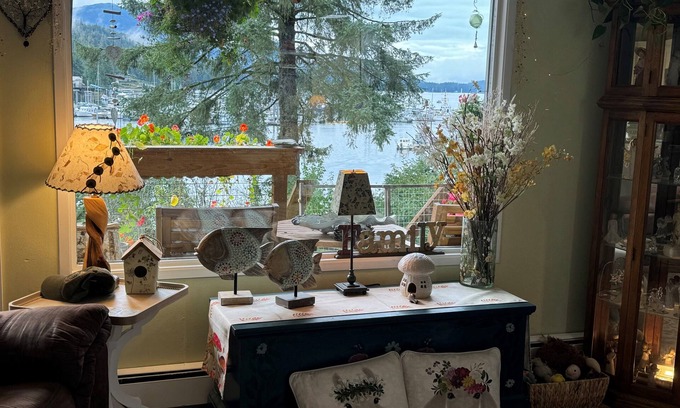 Juneau Condo | Cozy 2-bedroom condo with a terrific view in awesome Juneau Alaskannn