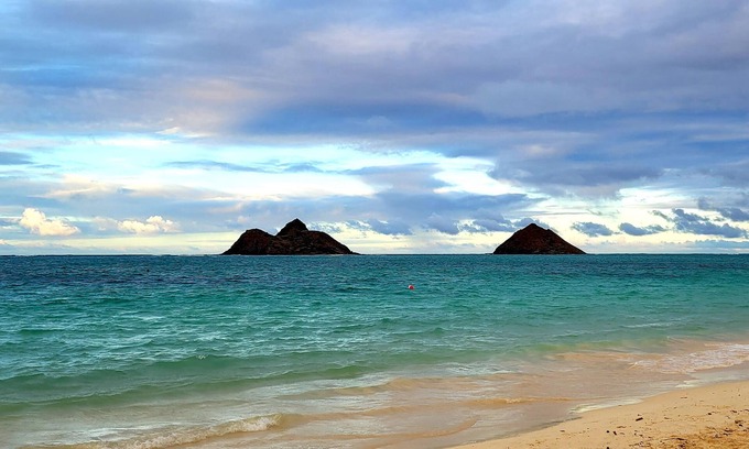 Lanikai Cottage | Cozy 2 Bedroom Cottage - Steps from the Beach