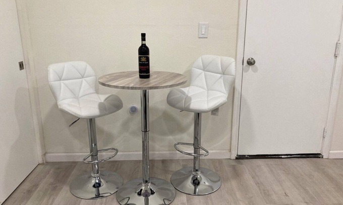 Pacheco House | Cozy 2-bedroom house with WiFi and AC in Pleasant Hill