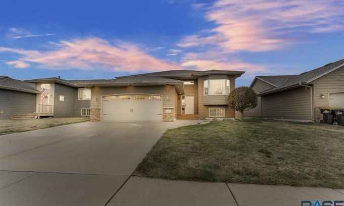 Sioux Falls House | Cozy 2-bedroom house with WiFi, AC in enjoyable Sioux Falls