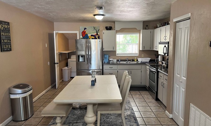 Chiefland House | Cozy 2-bedroom house in charming Chiefland with WiFi, AC