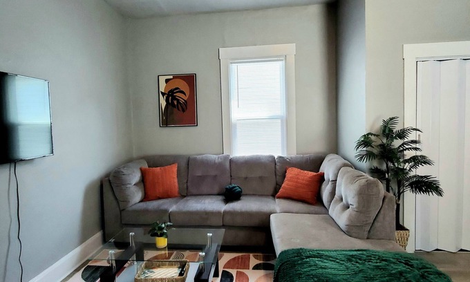 Covington House | Cozy 2-Bedroom House Near Top Attractions in Covington