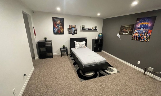 White Oaks House | Cozy 2 Bedroom lower level
