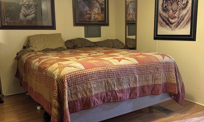 Lexington House | Cozy 2-bedroom mobile home in charming Lexington with AC, WiFi. Attractions!
