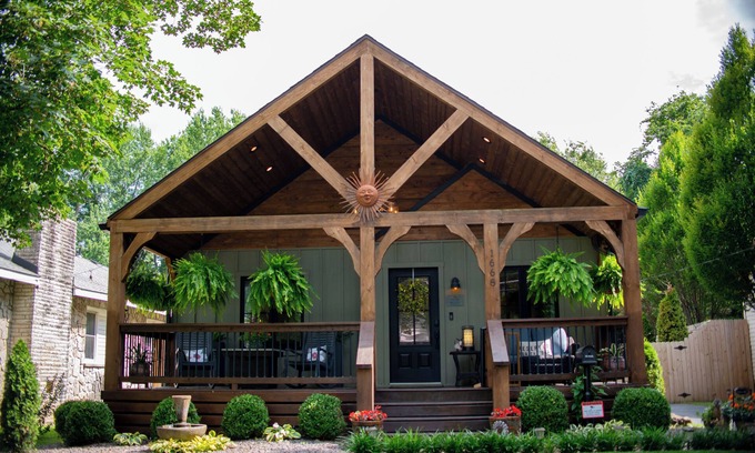 Rountree House | Cozy 2-bedroom pet friendly bungalow in the heart of Springfield