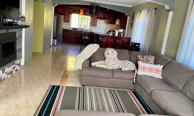 Duncans House | Cozy 2-Bedroom Retreat: Comfort & Convenience Awaits!