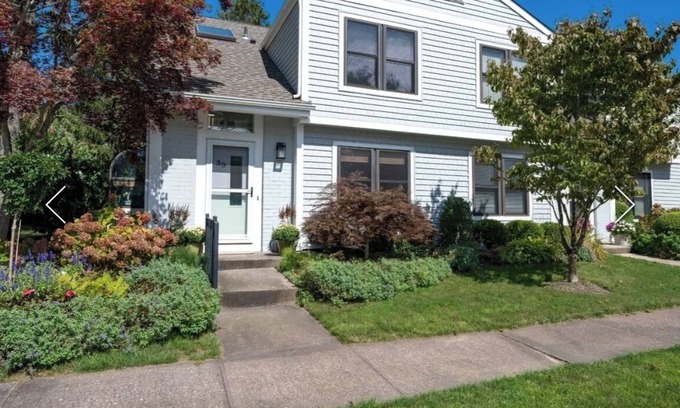 Southampton House | Cozy 2-bedroom townhome in Southampton 1 1/2 miles from village.nMany amenities.