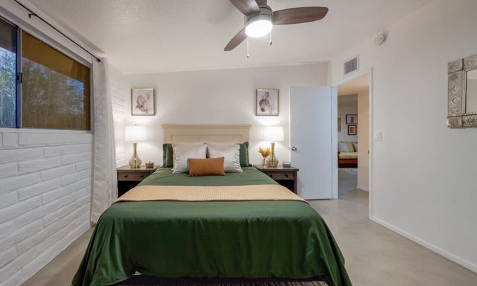 St. Francis Cabrini Apartment | Cozy/2 BR 1 BA/Remodeled/Central/Spotless
