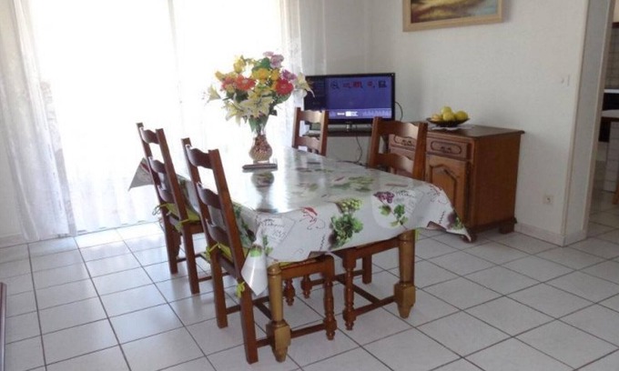 Amelie-les-Bains-Palalda Apartment | Cozy 2-Bedroom Apartment, Parking, 600m from Thermes, Amélie-les-Bains