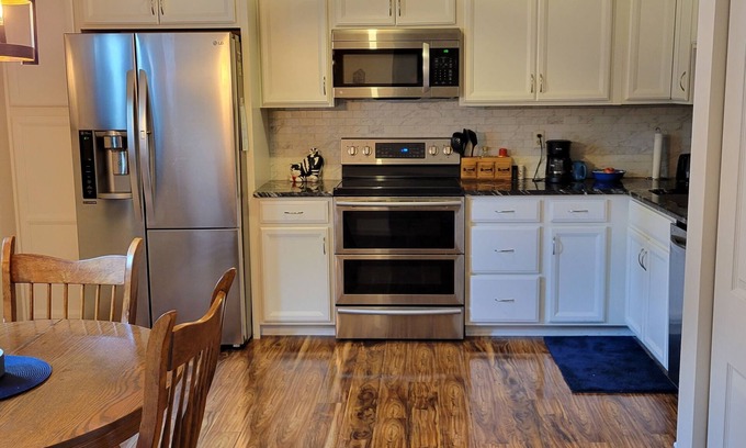 Buechel Condo | Cozy, 2 story townhouse Putting green and playroom.