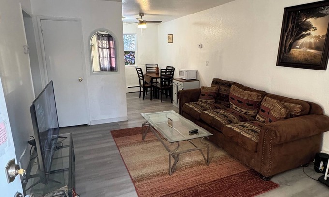 Wasilla Apartment | Cozy 2BD House unit 2 Med district