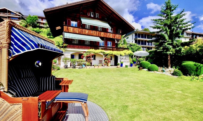 Oberhofen am Thunersee Apartment | Cozy 2BR Lake View Apt. in Swiss Chalet & Parking.