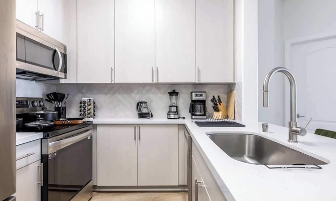 Marina del Rey Bed & Breakfast | Cozy 2BR Escape in MarinaDelRey!Free Parking&Pool