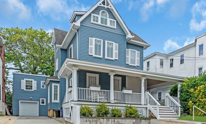 Asbury Park Apartment | Cozy 2BR Guest House - Sleeps 6 - Walk to Asbury Park Beach & Restaurants!
