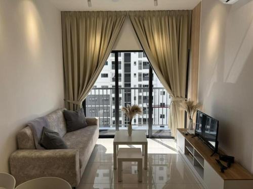 Kampung Bukit Dukong Apartment | Cozy 2BR Retreat Traders Park City Convenience by StayScape