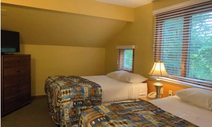 East Stroudsburg Resort | Cozy 2BR Suite in Shawnee Village Resort!
